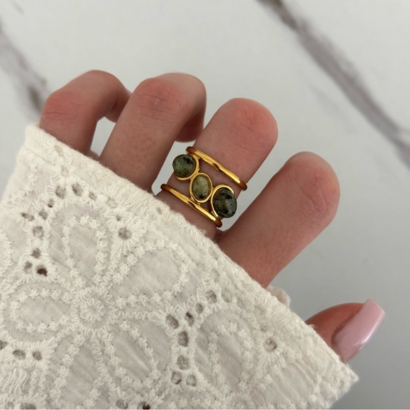 Elegant Retro Gold and Green Natural Stones Vintage Y2K Ring - Picture 3 of 5